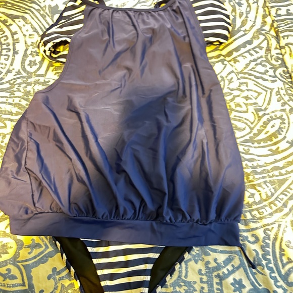 Bathing suit - Picture 4 of 5